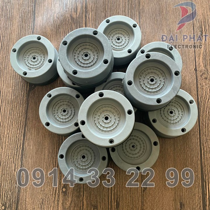 Bộ chân đế chống rung máy giặt chất liệu cao su tăng độ bám ma xát, tăng chiều cao khu vực gầm máy, giảm rung lắc